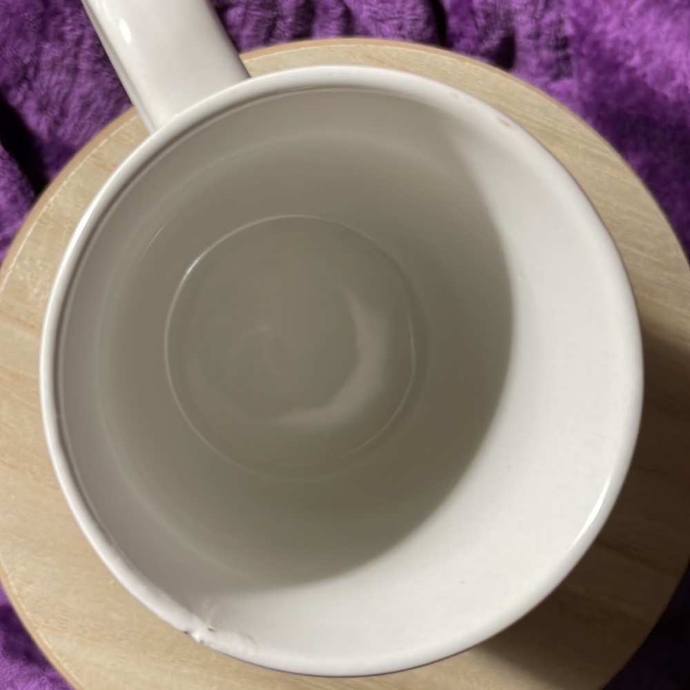 Magical Santa mug with small chip on rim - Picture 7 of 10
